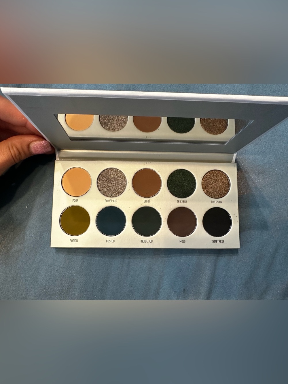 Magic Eyeshadow Palette — Tan, Taupe, Brown, Green, Olive, Navy, Black Shades